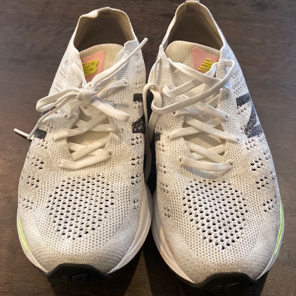 Women’s New Balance 89 degrees. Size 9. Used, good condition. - Picture 1 of 4